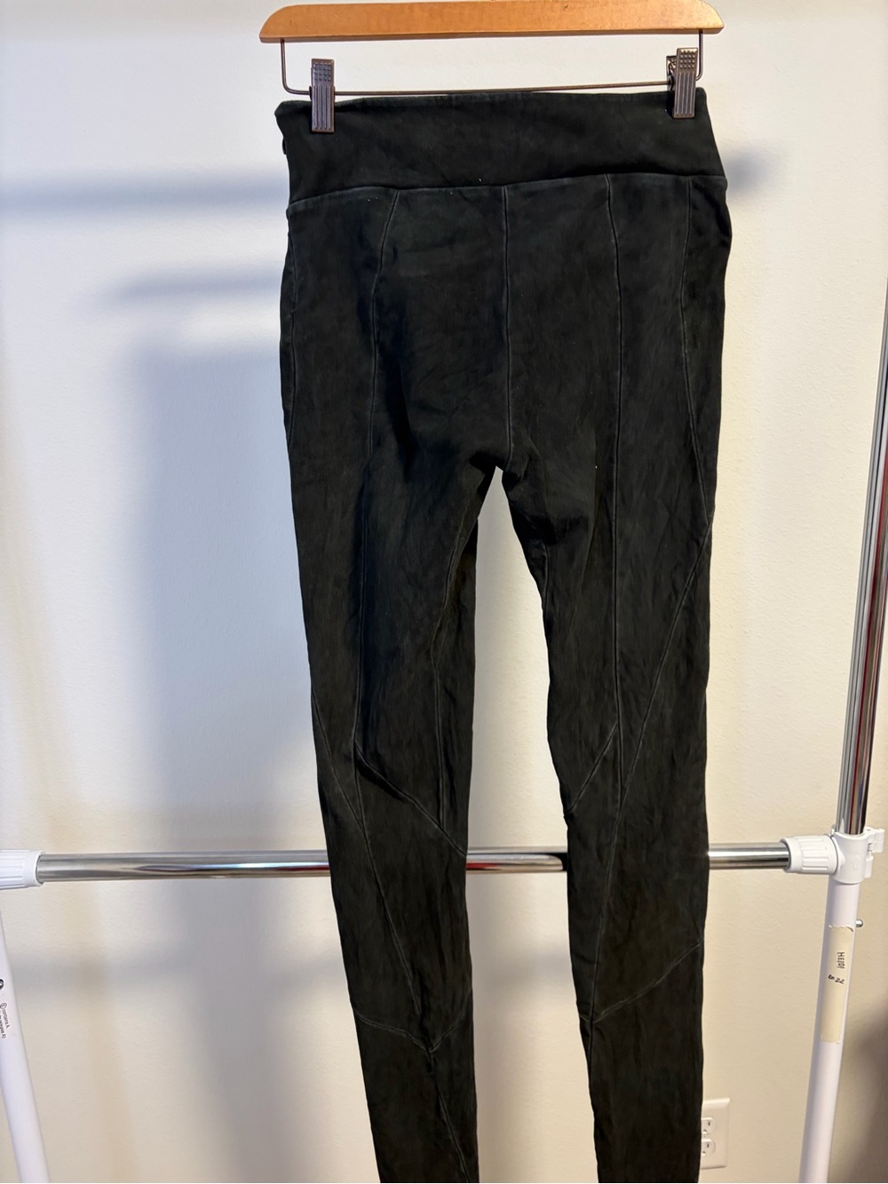 Urban Zen Black Skinny Stretch Suede Leggings - Picture 7 of 9